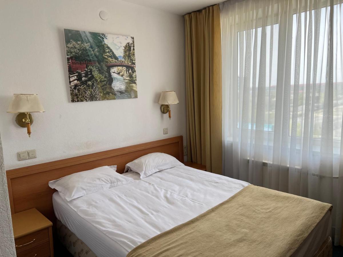Green Hotel Atyrau Exterior photo