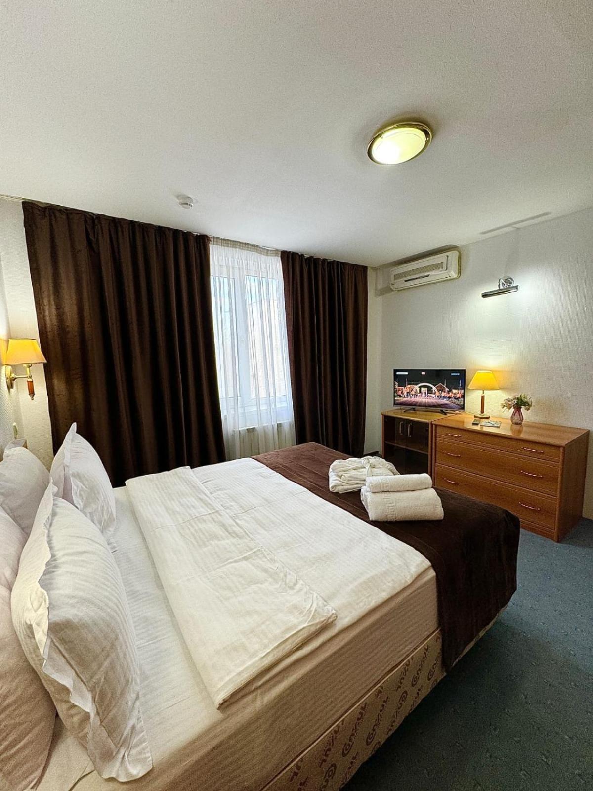 Green Hotel Atyrau Exterior photo